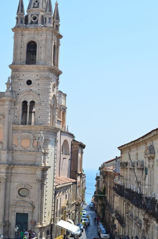 Appartamenti Piazza Duomo Acireale Habitación foto